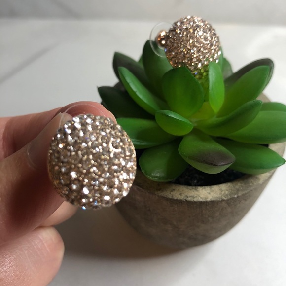 Set of 2 bright beautiful earrings. - Picture 2 of 8